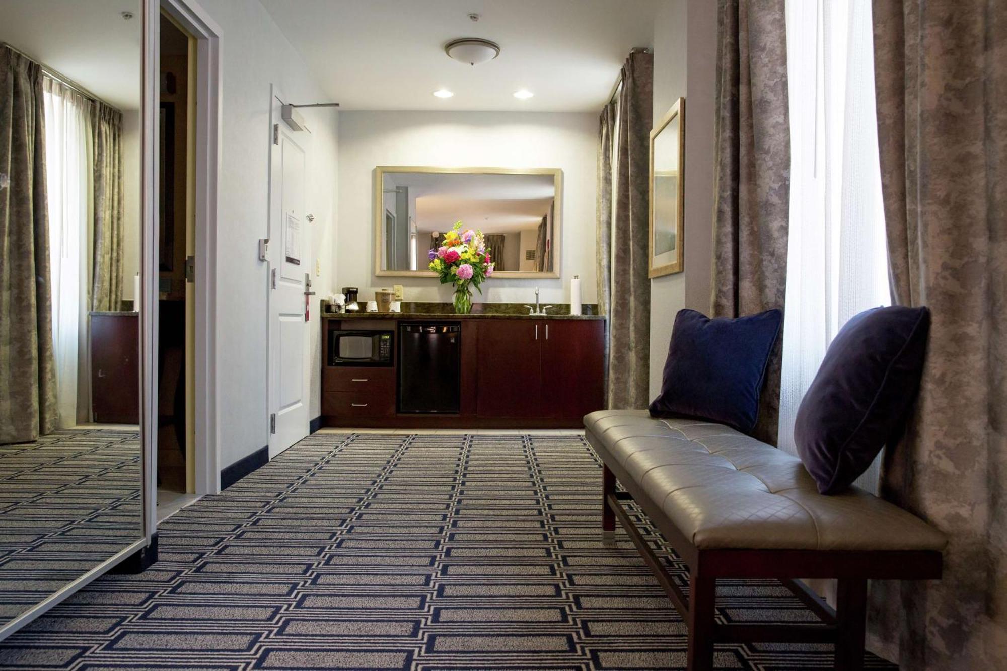 Hampton Inn & Suites Providence Downtown Экстерьер фото